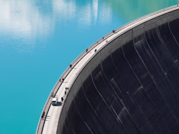 Curved dam