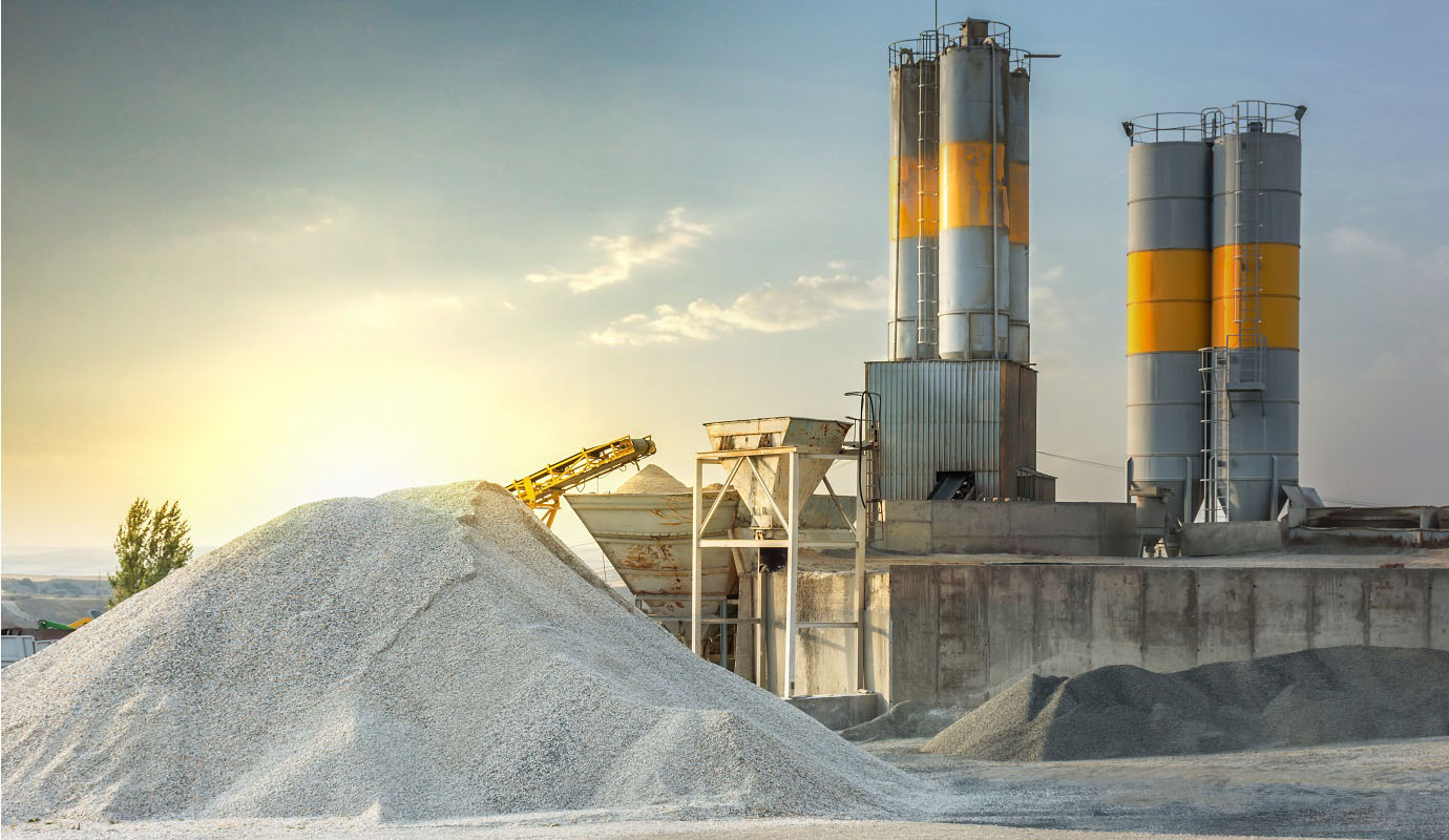 Sand and worksite to manufacture of cement in a quarry