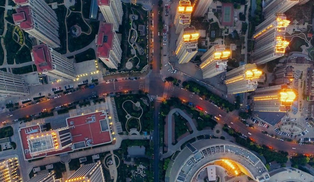 Birdseye view of city buildings