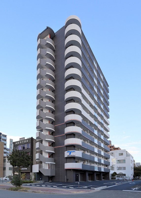 Shin Osaka apartment building