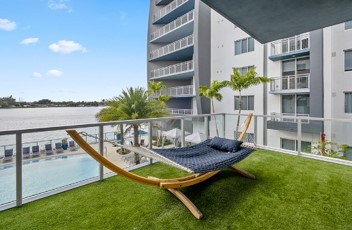 LaVdia porch with hammock