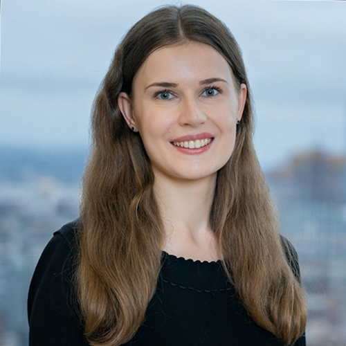 黒いドレスの女性